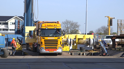 505054 mvi_0096 hollandia cilinders - vrachtauto verlaat ponton - front -t-, 2016-07-05