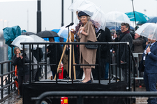 511899 HKH Prinses Beatrix voert de officiele openingshandelings uit bij de openingsceremonie van de naar haar ...