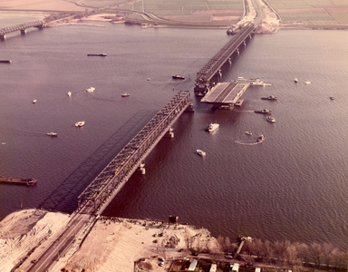 20230833 Moerdijkbrug, ca. 1976