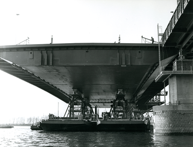 20230858 Moerdijkbrug, 1976-04-04