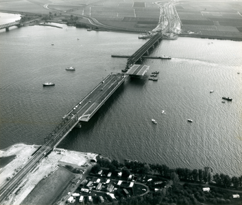 20230895 Moerdijkbrug, ca. 1976