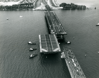 20230897 Moerdijkbrug, ca. 1976