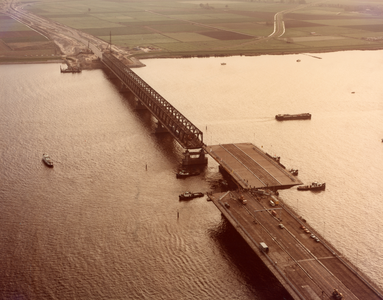 20230898 Moerdijkbrug, ca. 1976