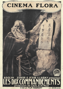 4377 Affiche van Cinema Flora, voor de aankondiging van de film 'De tien geboden', [1925]