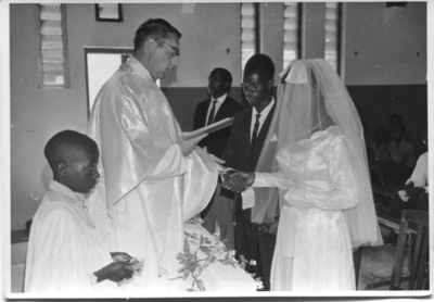 162131 Huwelijkssluiting te Sengerema (Tanzania)