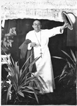 263421 Frater Chrysostomus bij vertrek uit Malang, Indonesië