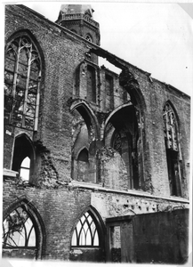 130187 Gezicht op kerk en kloostergang van de Broerkerk of Sint Dominicuskerk aan de Broerstraat te Nijmegen. De kerk ...