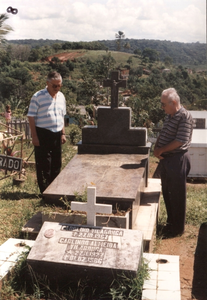 146200 Het graf van pater Jozef Emmanuel Bus (kloosternaam: Paulus) te Ilhéus, Bahai (Brazilië); overleden op 23 april 1978