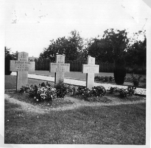 265538 Diverse graven van overleden kruisheren op het kerkhof van de kruisheren in het dorp St. Agatha