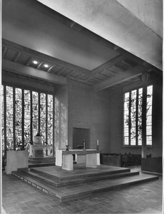 276071 Kapel met het oude en nieuwe altaar in het Gabriëlcollege te Mook