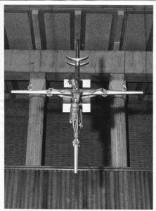 276074 Kruis boven het altaar in de kapel van het Gabriëlcollege te Mook