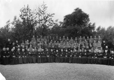 276185 Groepsfoto van passionisten en seminaristen van het seminarie Sint Gabriël te Haastrecht