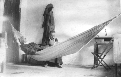 187059 In een hangmat op de missie (Brazilië)