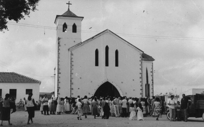 187065 De drukte op dinsdag tijdens het Novena Pérpetua , in de parochiekerk te Campino Grande (Brazilië)