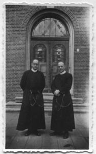 187166 Directeur Pater Henri van der Meulen wordt opgevolgd door Pater Arnold Baetsen in het klooster te Glanerbrug