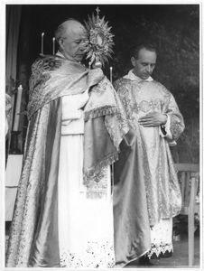102123 Pater Van Nuenen, stichter van de Congregatie van de zusters Augustinessen van St. Monica te Hilversum