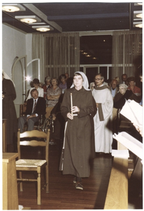 156121 Zuster Yvonne-Marie bij de plechtigheid van de Eenvoudige Geloften te Babberich