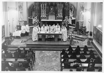 274183 Eucharistieviering bij het 50-jarig jubileum van klooster Charitas te Warmond