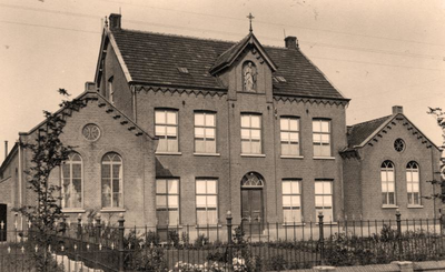 110016 Klooster H. Anna, Oude Peelstraat 1, Helenaveen