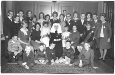 202172 Groepsfoto van zuster Josef Pignatelli omringd door familie bij gelegenheid van haar zilveren kloosterfeest
