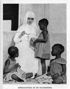 116098 Afrikaantjes in de naaischool , West-Afrika