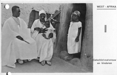 116100 Catechist met vrouw en kinderen , West-Afrika