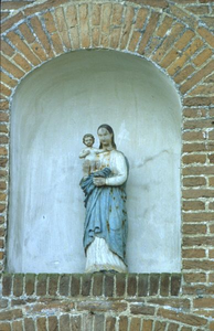 166159 Mariabeeld in nis van kloostermuur Soeterbeeck