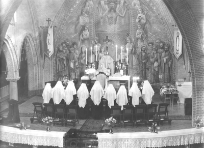 152170 Eeuwige professie van negen zusters in de koepelkapel van Bergen