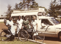 152178 De eerste fietsen om zieken te bezoeken voor St. Marys Hospital te Mumias, Kenia