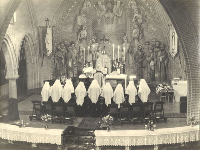 152388 Eeuwige professie van negen zusters in de kapel te Bergen