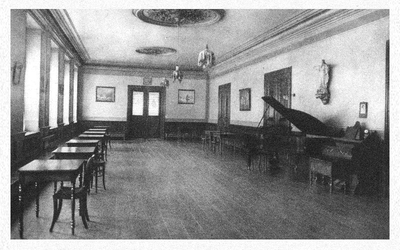 175541 Eerst muziekzaal van het pensionaat te Roermond