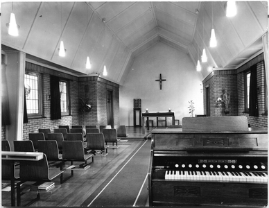 258244 Interieur van de kapel in het vernieuwde pension St. Marie te Den Haag