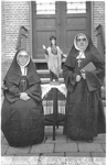 258345 De zusters Wilhelmina en Scholastica van het moederhuis vertrekken naar de missie te Palembang in Indonesië