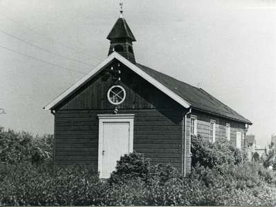  Noodgebouw van de Gereformeerde Kerk aan de Provincialeweg/hoek Camminghalaan. Gebouwd in 1951 en in 1962 afgebroken.