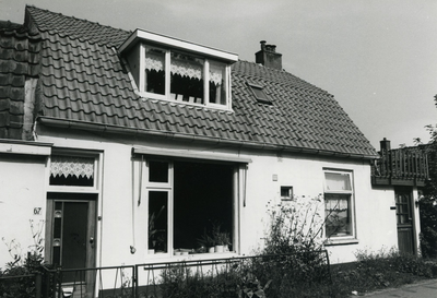  Voorgevels van de woningen Schoudermantel 67 en 67a.