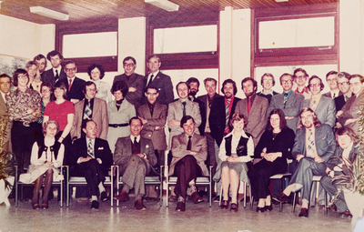  Groepsfoto van de medewerkers van de geemeente Bunnik in het toenmalige gemeentehuis (afgebroken 1996)