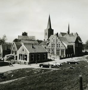  Gezicht vanaf de Singel nabij de Rijndijk op het deel van het Walplantsoen dat in 1921 werd gedempt. Het gebouw in het ...