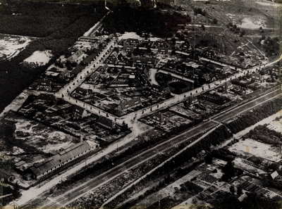  Luchtfoto vanuit het zuiden van de wijk Tuindorp te Maarn ten noorden van de spoorlijn Utrecht-Arnhem