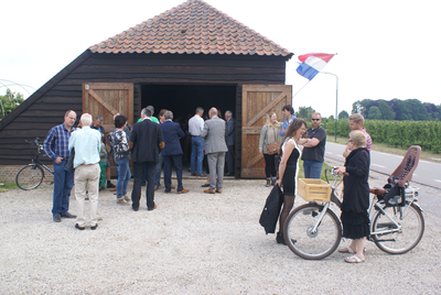  Onthulling kunstwerk Binnenste-Buiten: Bijeenkomst van genodigden bij de Lindeboom