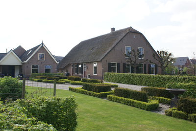  Voorzijde boerderij aan het Beukenhout