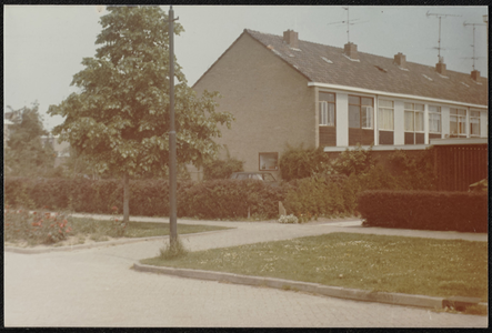 Achterzijde van een woning van G.J. van Midden. Bij bouwvergunning 19741071