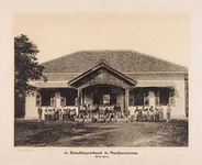 134 134. Zendingsschool te Modjowárno. Oost-Java.