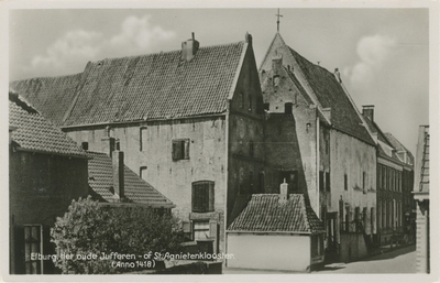 Nr.: 690 - Elburg. Het oude Jufferen- of St. Agnietenklooster van Anno 1418 Voormalig gemeentehuis, St. Agnietenklooster