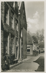 Nr.: 699 - Elburg, oud huis (vroeger school 16e eeuw) Schapesteeg met huis met bewerkte deurpost