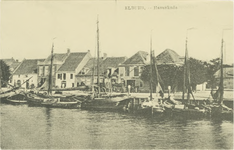 Nr.: 396 - Elburg, Havenkade De haven met vissersschepen aan de kade