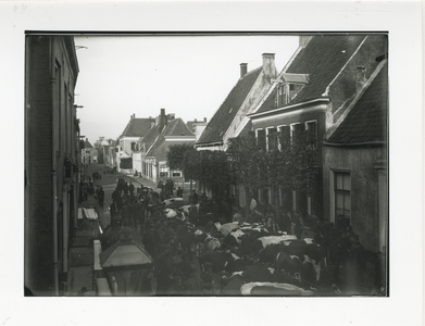 1562 - Veemarkt aan de Van Kinsbergenstraat.