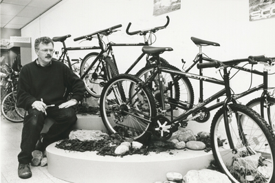 3027 - Bart Prins opent op donderdag 3 maart een fietsenzaak in 't Harde.