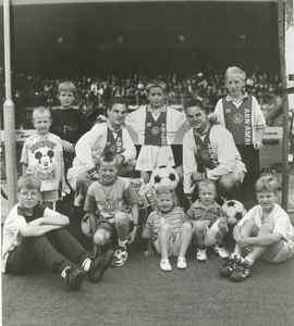4014 - Bij super De Boer, samen met Frank en Ronald de Boer op de foto.