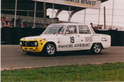 4248 - De HSV-race auto in actie tijdens een Squadra Bianca Cup-race.