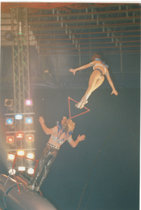 4524 - Oefenende trapezewerkers van een circus